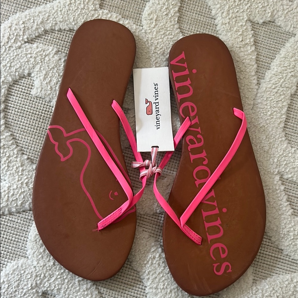 Vineyard Vines printed neon logo leather size 10